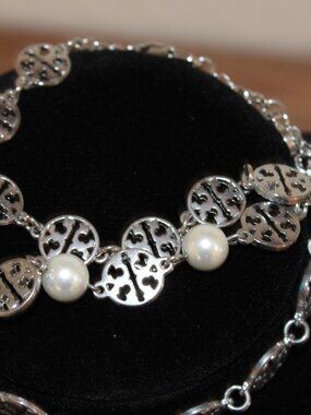 NWT Tory Burch Silver Tone Pearl Logo Charm Bracelet Matching Set $199